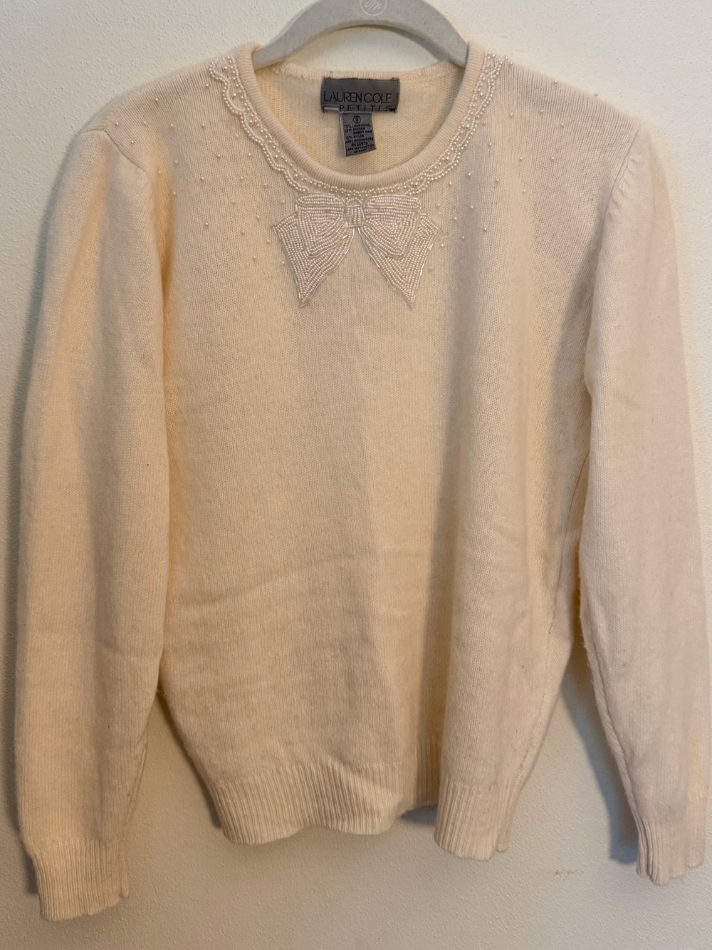 🎀🪩Vintage wool/angora bland beaded bow sweater size small
